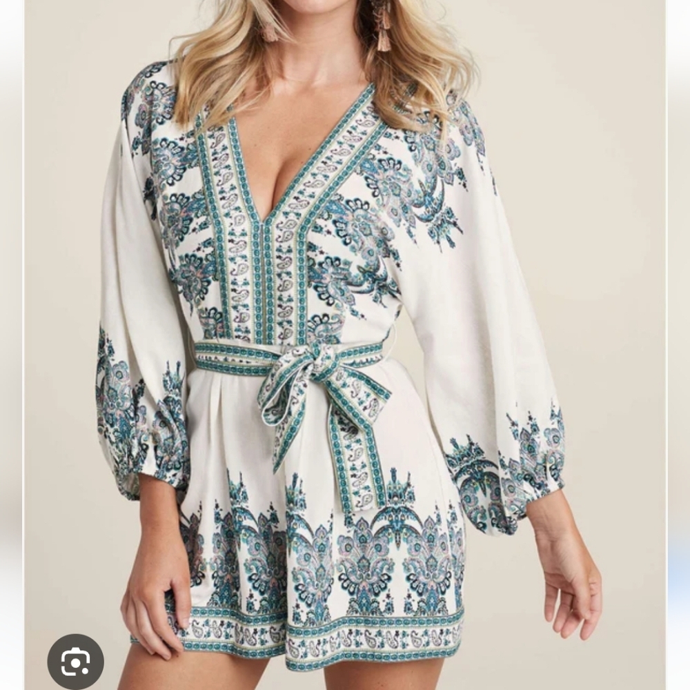 Venus Medallion Bubble Sleeve V-Neckline Romper